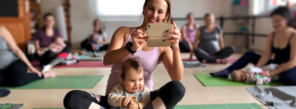 Baba-mama pilates Eszterrel és a kislányával