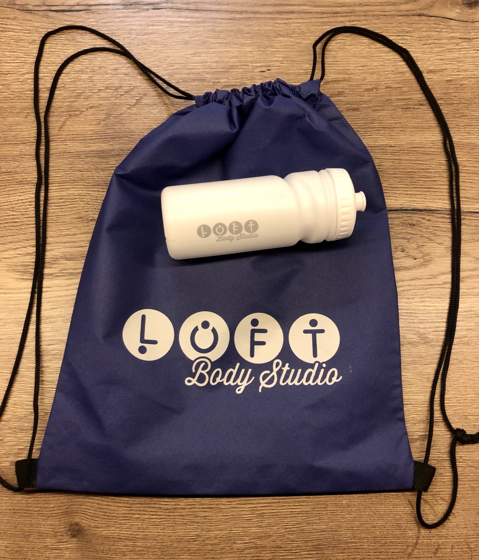 LOFT tornazsák és kulacs